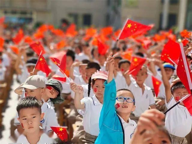 火场逃生要点:此时此刻楼下起火,你能逃出去吗?